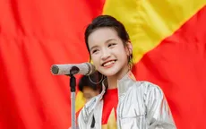 Giọng ca 13 tuổi gây xúc động khi hát Bài ca thống nhất, Nguyện là người Việt Nam