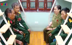 Nhiều người Hà Nội lo chỗ ở, phát ghế nhựa, đồ ăn miễn phí cho du khách xem diễu binh