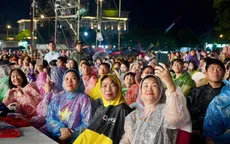 Hàng ngàn người dân “đội” mưa dự chương trình “Ánh sao độc lập” tại Vũng Tàu