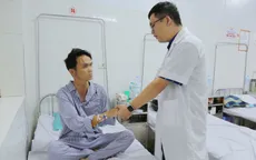 Nội soi cắt u tuyến ức khổng lồ, cứu bệnh nhân nhược cơ thoát nguy kịch