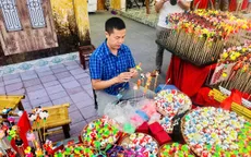 Giới trẻ trải nghiệm làng nghề tại sự kiện "Không gian Truyền thống và Sáng tạo Hà Nội 2025"