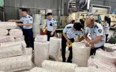 Phát hiện cơ sở đang sản xuất số lượng rất lớn bỉm trẻ em và băng vệ sinh giả