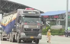 Ngày đầu xử phạt xe tải đi vào làn sát dải phân cách trên cao tốc