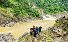 Ra giữa sông ở Gia Lai câu cá, nam thanh niên bị nước cuốn trôi