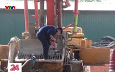 Hà Nội: Gầm cầu Thăng Long biến thành nơi tập kết máy móc, phế liệu, gara sửa chữa ô tô