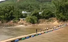 Bộ Chỉ huy Quân sự tỉnh Sơn La giúp dân dựng cầu phao tạm qua sông