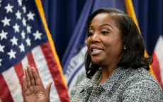 Tổng thống Mỹ gia tăng áp lực pháp lý nhằm sa thải Thống đốc Fed Lisa Cook