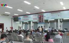 Ga Sài Gòn ngày đầu bán vé tàu Tết: Khách xếp hàng từ tờ mờ sáng