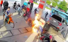 Xế sang lùi trúng trụ bơm xăng ở Hà Nội gây cháy dữ dội