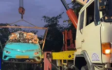 Đồng Nai: Mưa lớn, một chiếc ô tô bị cuốn trôi xuống suối