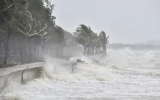Lốc xoáy, gió giật mạnh trên nhiều vùng biển