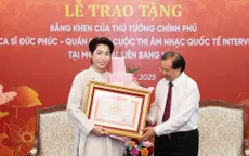 Đức Phúc nhận Bằng khen của Thủ tướng Chính phủ