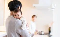Ngân hàng ở Nhật Bản yêu cầu nam nhân viên nghỉ phép chăm con tối thiểu 1 tháng