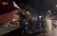 Quảng Trị: Lực lượng chức năng ứng trực xuyên đêm hỗ trợ người dân chống bão số 10