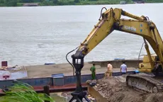 Hà Nội: Cảnh sát đường thủy đột xuất kiểm tra, xử lý bến tập kết vật liệu không phép