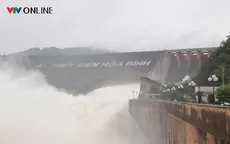 Thủy điện Tuyên Quang và Hòa Bình mở thêm cửa xả đáy