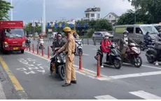 TP Hồ Chí Minh: CSGT chấn chỉnh tình trạng dừng xe trên vạch mắt võng