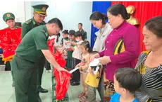 TP Hồ Chí Minh: Hơn 2.000 phần quà Trung thu đến với trẻ em vùng biên giới biển
