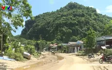 Người dân miền núi Nghệ An dọn dẹp sau bão