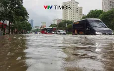 29 điểm ngập nặng khiến nhiều tuyến đường Hà Nội tê liệt sau mưa lớn