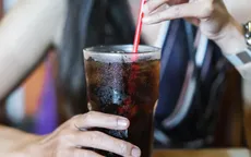 Đồ uống ăn kiêng và nước ngọt có đường có thể ảnh hưởng tiêu cực đến sức khỏe