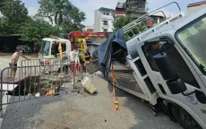 Hà Nội khẩn trương khắc phục sự cố hố sụt trong ngõ 297 đường Trần Cung