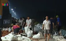 Khẩn trương hộ đê trong đêm ở Thái Nguyên