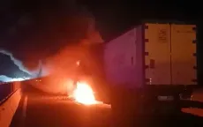 Xe container bốc cháy trên cao tốc Vĩnh Hảo - Phan Thiết