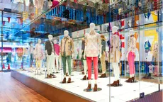 Fast Retailing thắng lớn, doanh thu ở Mỹ tăng bất chấp thuế quan