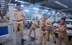 CSGT Thủ đô xung kích hỗ trợ người dân vùng ngập, sớm ổn định cuộc sống