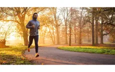 Chạy bộ mùa thu: 5 quy tắc vàng giúp bạn khỏe mạnh và dẻo dai hơn