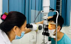 Trẻ cận thị dù ít xem điện thoại, phụ huynh không nên chủ quan