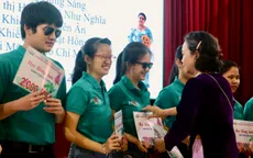 Học bổng ý nghĩa cho các học sinh khiếm thị