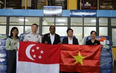 Tiếp nhận hàng viện trợ khẩn cấp của Singapore cho người dân vùng thiên tai tại Tuyên Quang