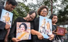 Thái Lan siết kiểm soát giá quần áo đen trong thời gian quốc tang