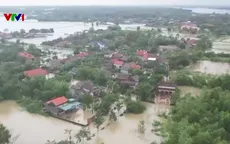 Nhà ngập trong biển nước, người dân Huế ứng phó "4 tại chỗ"