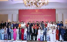 Tổng Bí thư Tô Lâm gặp gỡ cộng đồng người Việt và cán bộ Đại sứ quán Việt Nam tại Anh