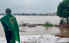 Sạt lở bờ sông Tiền (Đồng Tháp) kéo sập 4 căn nhà