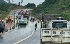 Xuyên đêm san gạt đất đá, thông tuyến cao tốc La Sơn - Hòa Liên