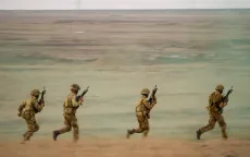 Mỹ cắt giảm quân số tại sườn Đông NATO, châu Âu lo ngại khoảng trống an ninh