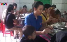 Đoàn viên thanh niên, giáo viên làm “anh nuôi” chăm lo cho người dân sơ tán ở Đà Nẵng