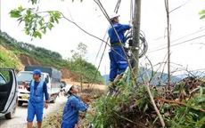 Đà Nẵng: Tổng lực vào cuộc khôi phục cấp điện nhanh và an toàn nhất cho người dân vùng lũ