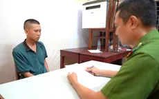 Cảnh sát giao thông bị hành hung khi đang điều tiết phương tiện tránh lũ