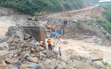 Đà Nẵng: Cứu hộ nữ giáo viên mang thai sắp sinh đi qua vùng mưa lũ, sạt lở an toàn