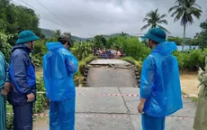 Quảng Ngãi: Cầu sập do lũ, chia cắt 316 hộ dân xã Bình Minh