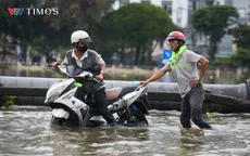 TP Hồ Chí Minh: Triều cường đạt đỉnh, nhiều tuyến đường ngập sâu