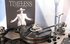 Tùng Dương hát những tình khúc bất hủ của nhạc Việt trong đĩa than đầu tay 