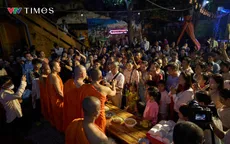 Không khí lễ cúng trăng Ok Om Bok trong ngôi chùa Khmer giữa TP Hồ Chí Minh