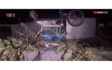 Bão quần thảo nhiều giờ ở Gia Lai, 2 người thương vong do nhà sập