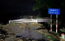 Nhiều tuyến đường "huyết mạch" bị tê liệt do bão số 3